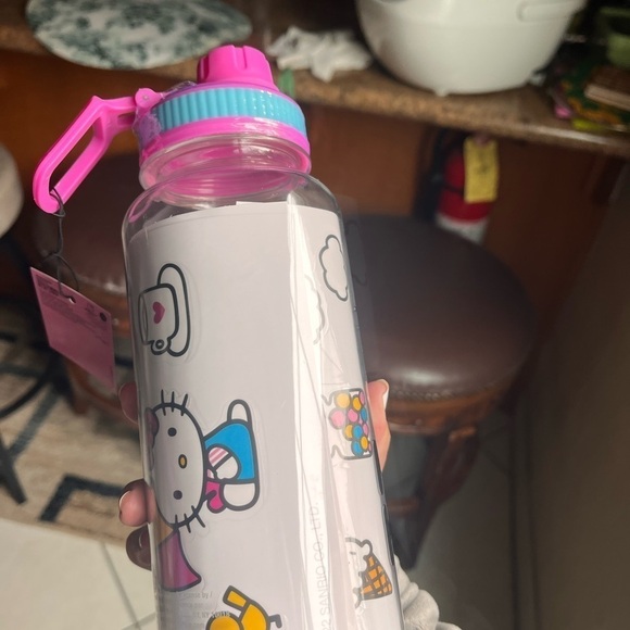 Hello Kitty Plastic Water Bottle Twist Spout, 32 oz. - Picture 7 of 9